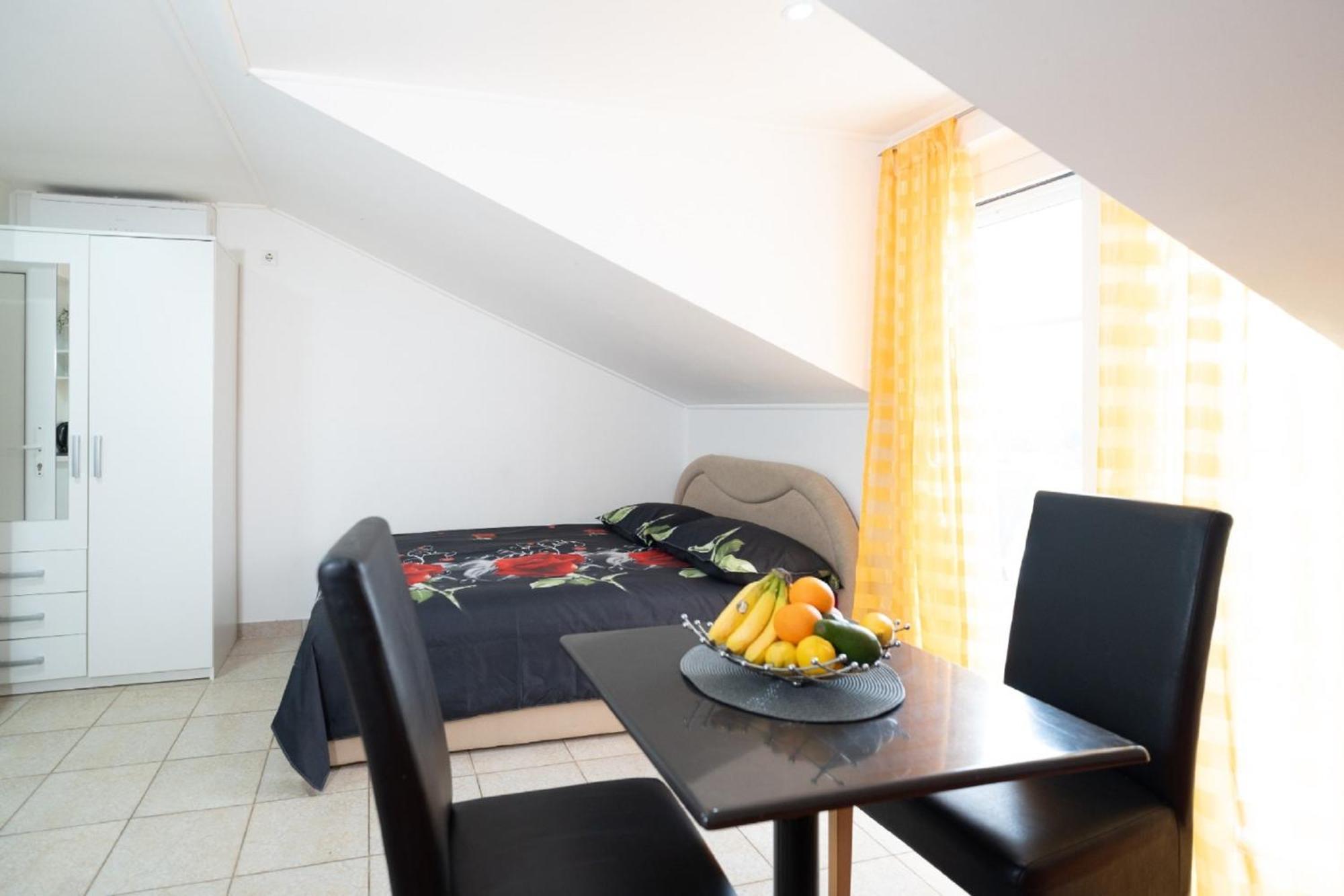 Apartments Milic Gornji Karin Bagian luar foto