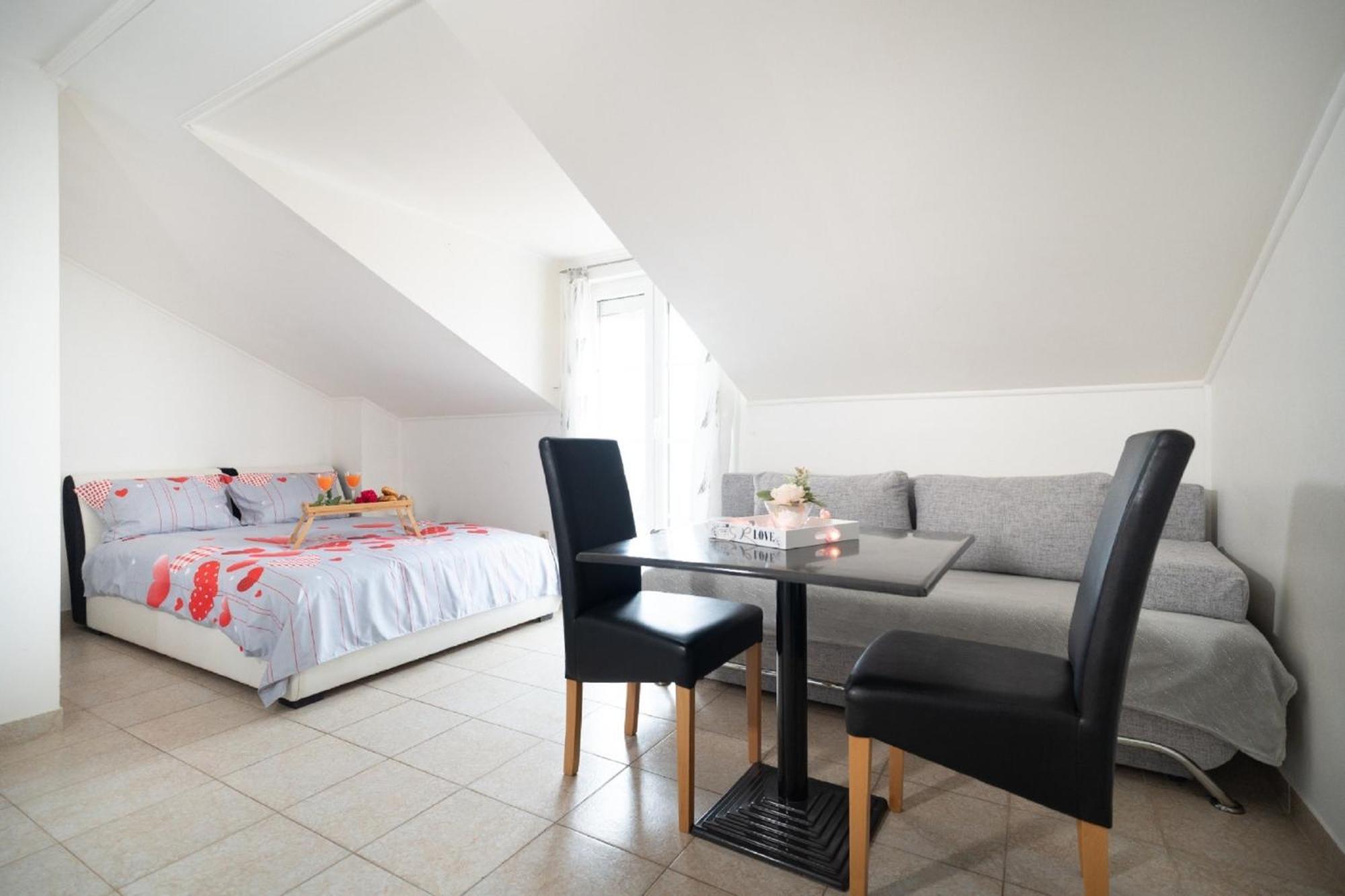 Apartments Milic Gornji Karin Ruang foto