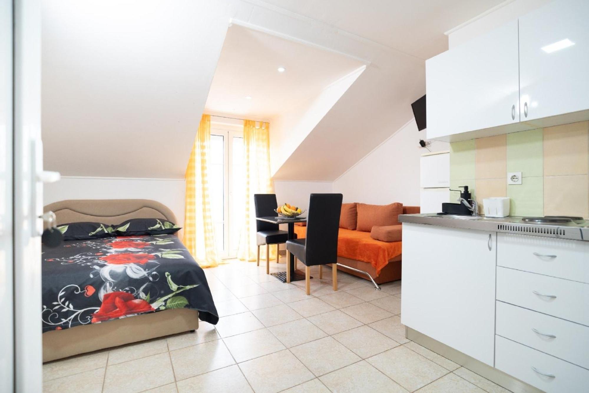 Apartments Milic Gornji Karin Bagian luar foto