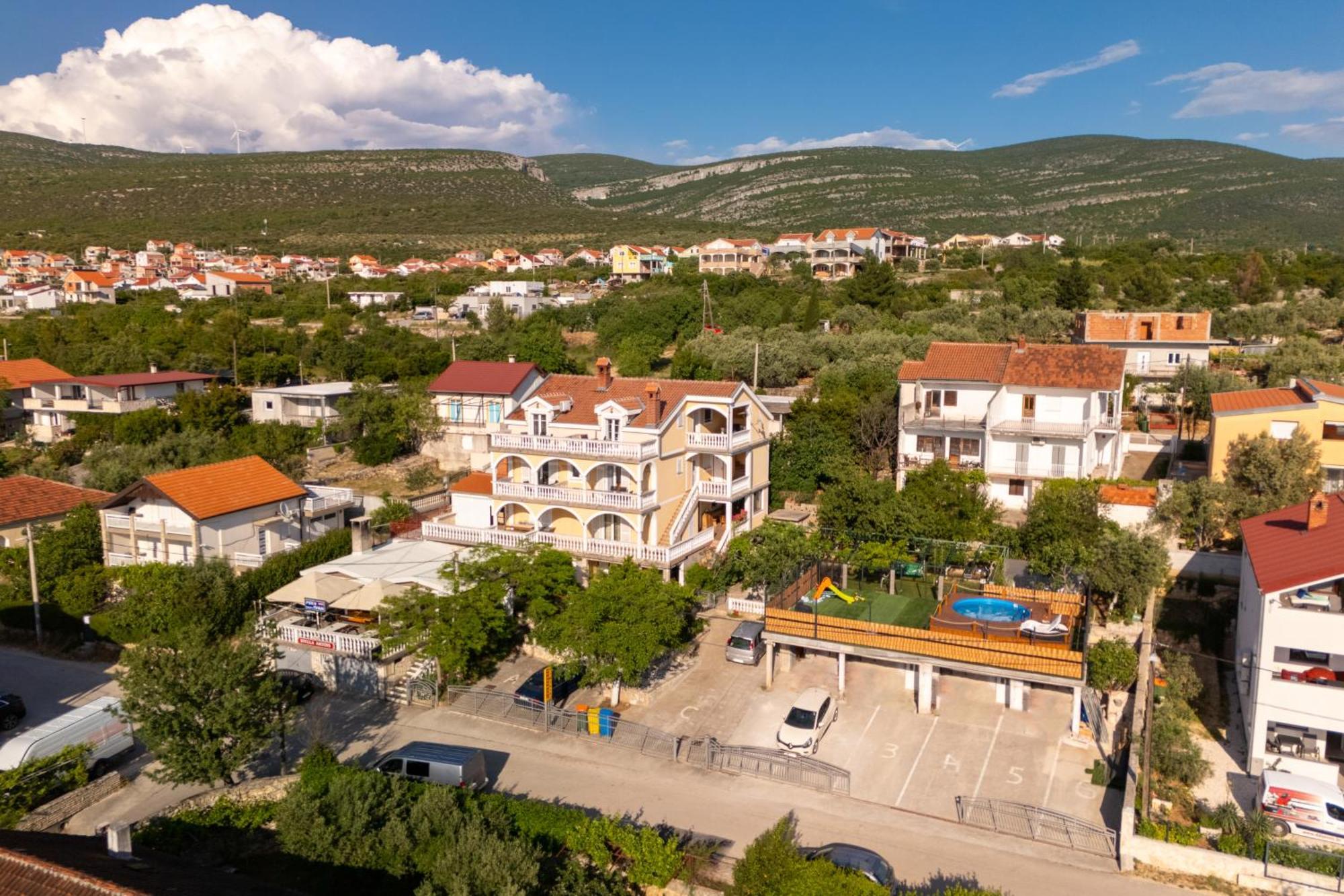 Apartments Milic Gornji Karin Bagian luar foto
