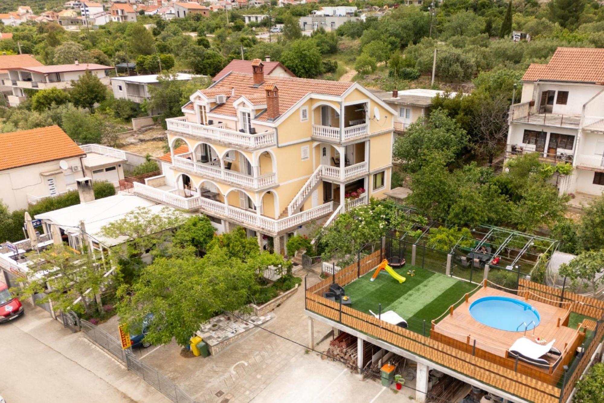 Apartments Milic Gornji Karin Bagian luar foto