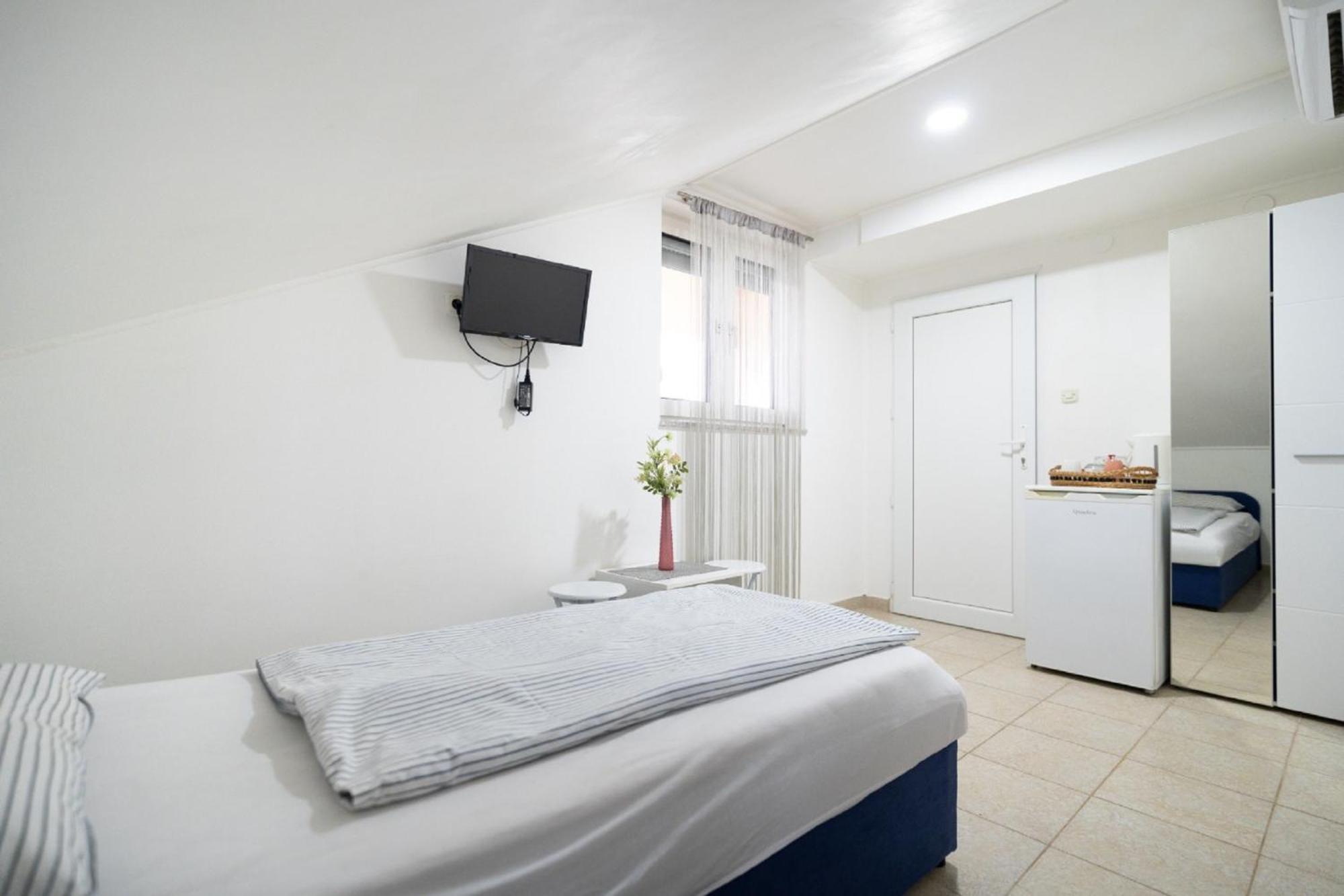 Apartments Milic Gornji Karin Bagian luar foto