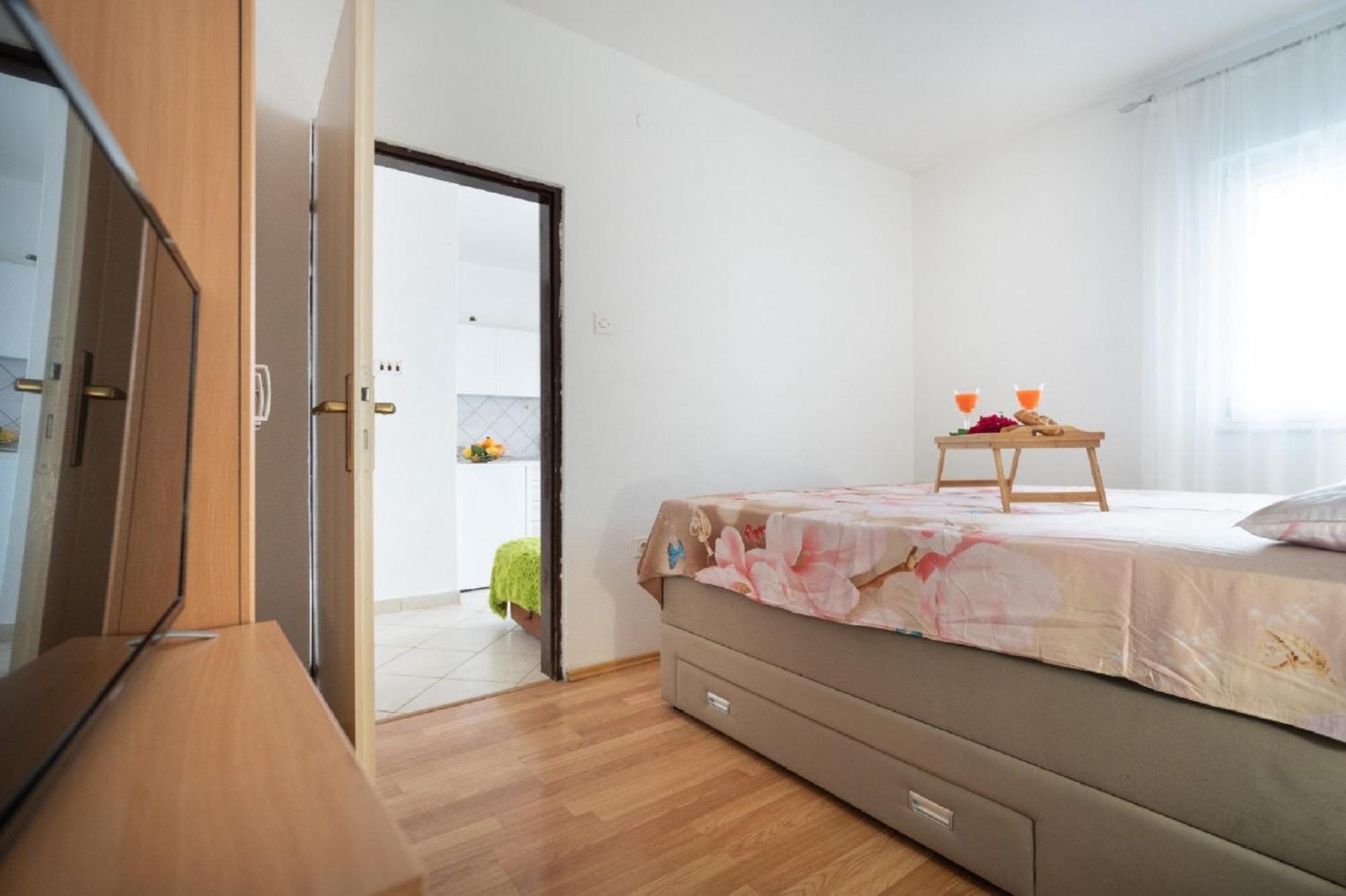 Apartments Milic Gornji Karin Bagian luar foto