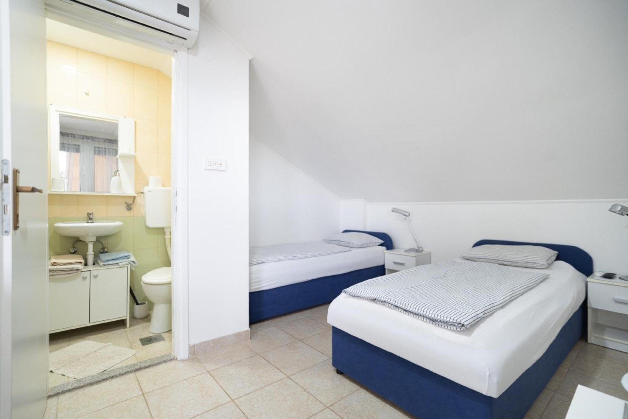 Apartments Milic Gornji Karin Bagian luar foto